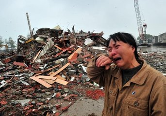农村房屋被强拆怎么办?